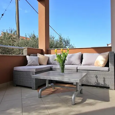 Priska Apartment Kastela Exterior photo